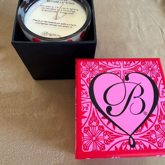 Brighton Hearts on Fire Candle - Picture 2 of 5